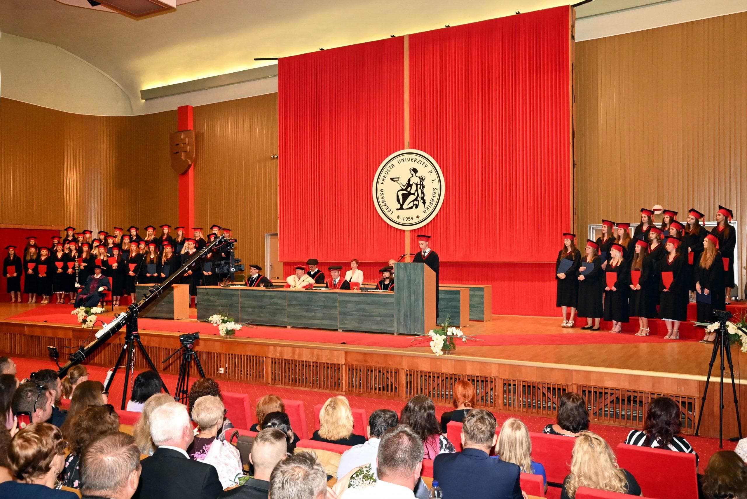 Un sueño cumplido: celebramos la graduación de nuestros nuevos médicos y odontólogos en Eslovaquia y República Checa